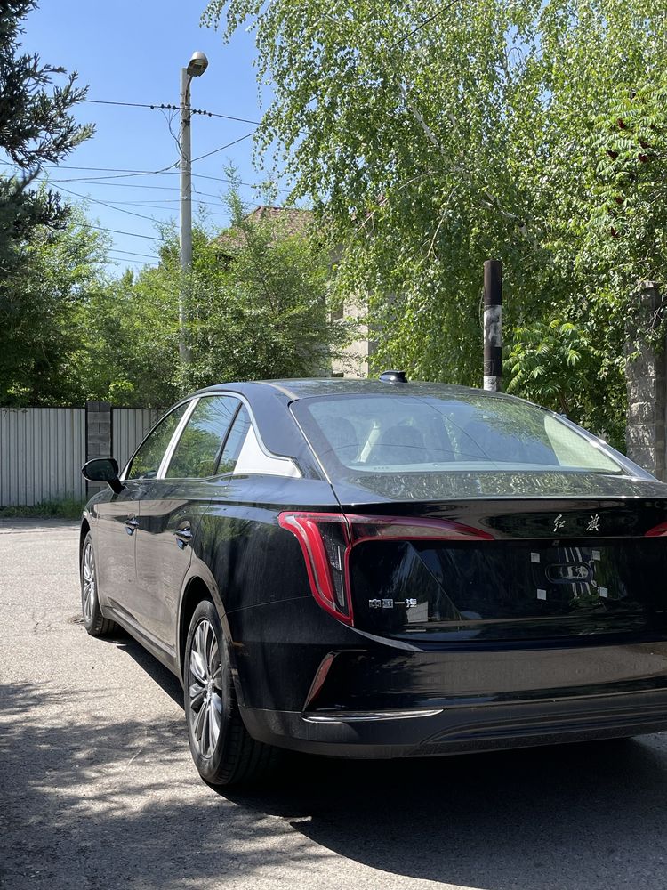 Продается новый Hongqi E-QM5