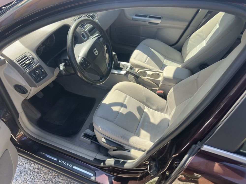 Продавам Volvo V50