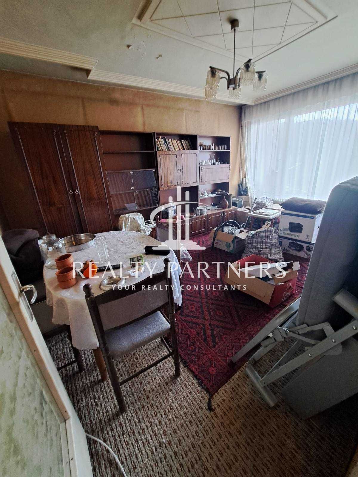 Продава 4-стаен – кв. Изток, гр. Перник