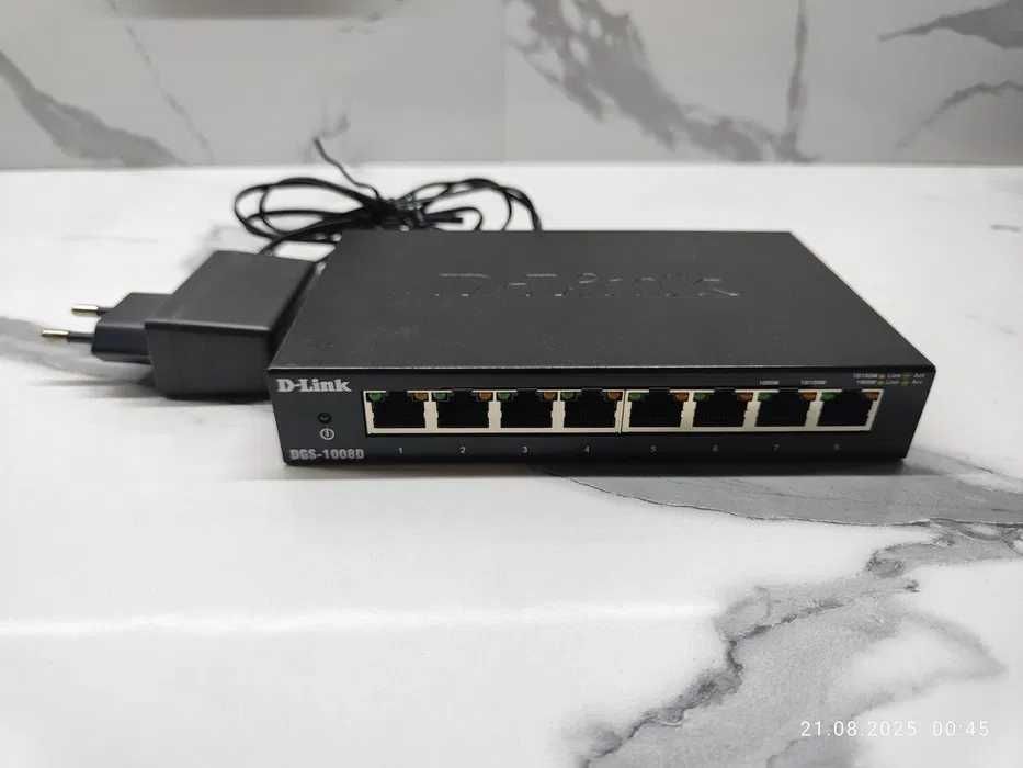 Коммутатор DGS-1008D