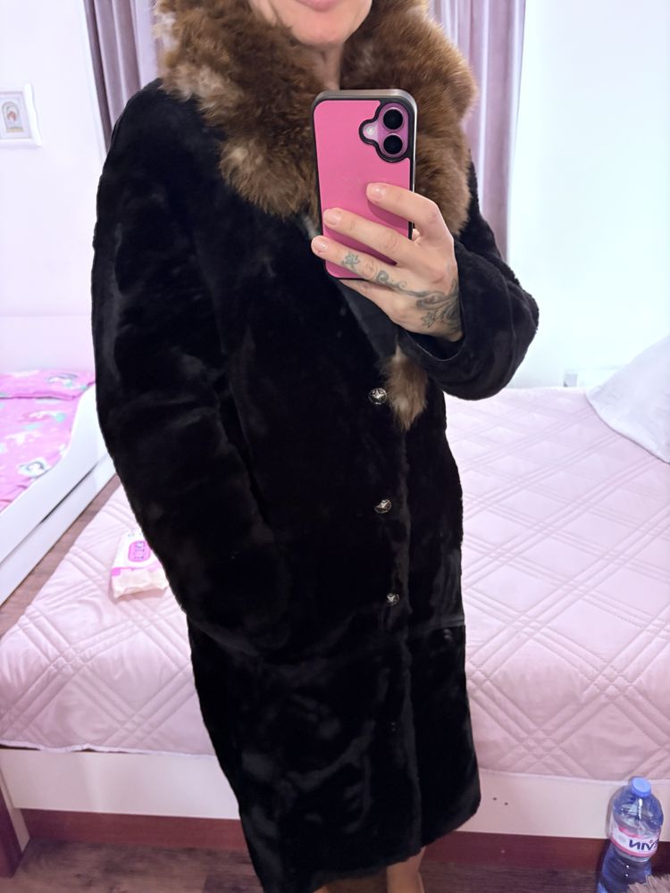 Уникално палто с две лица