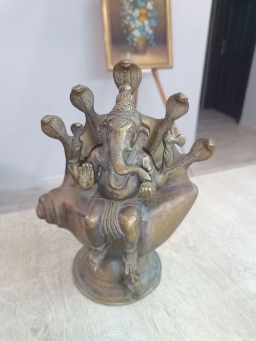 Антична Бронзова Статуетка на Ганеша върху Свещена Раковина (Шанкха) –