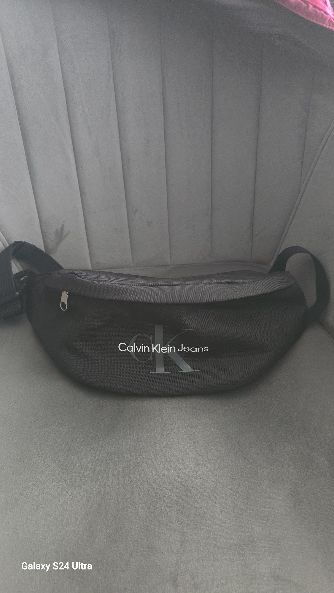 Calvin Klein чанта за кръст