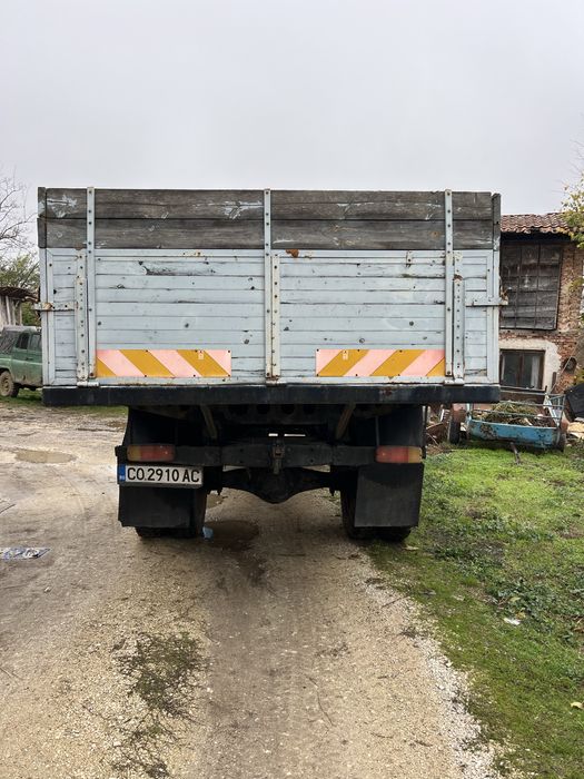 Газ 53 бордови.