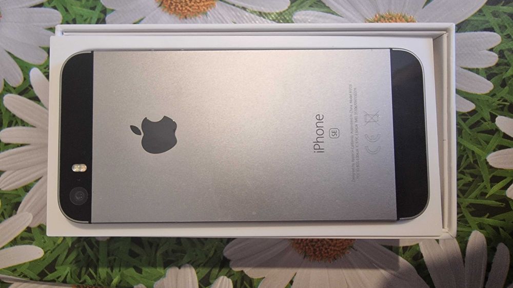 Чисто нови телефони IPhone SE