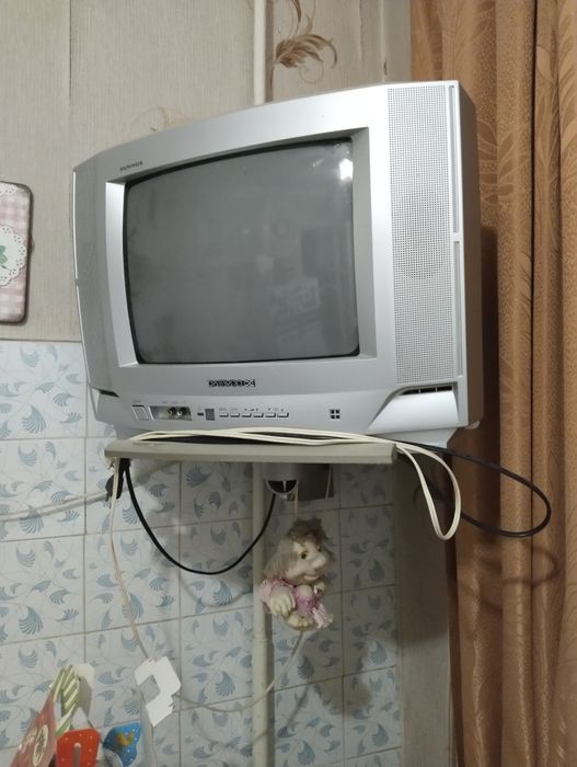 Телевизор деу маленький