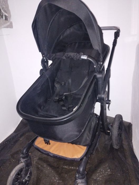 Cărucior bebe negru