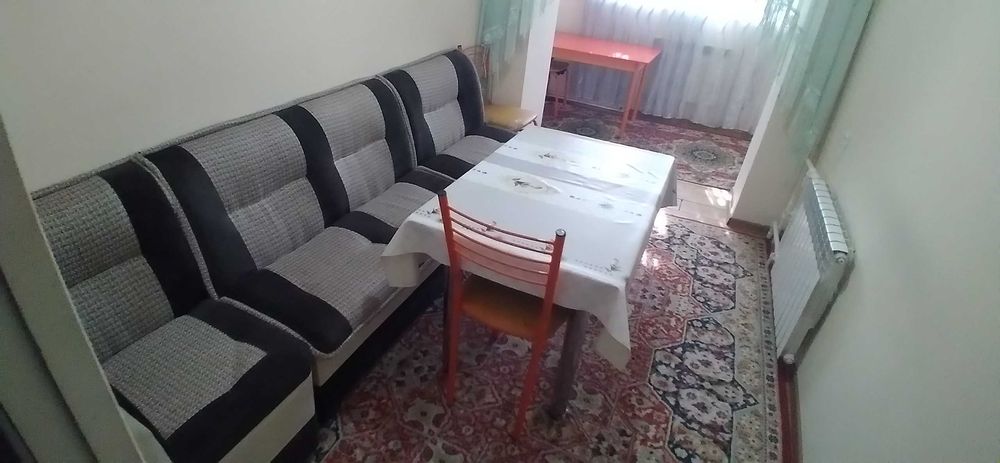 Продам квартиру 3/2/4 Ц-13 улАбая метроА.Навои