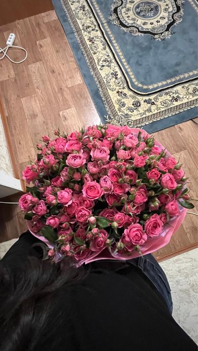 Цветы букет из кустовых роз