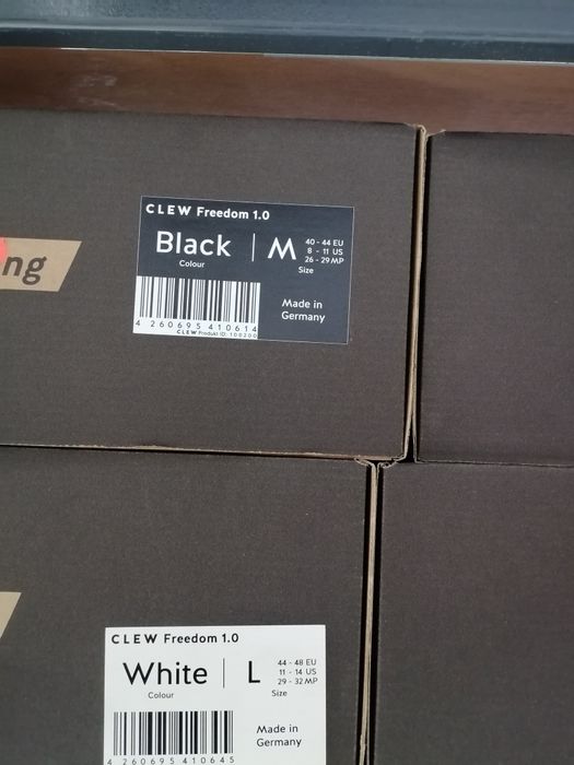 Legaturi snowboard Clew Black, White Marime S, M, L Nou!