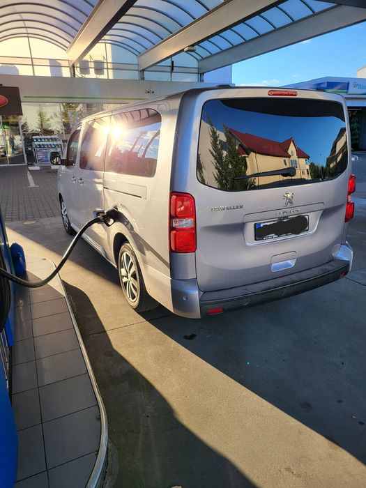 Peugeot Expert Traveller, Toyota Proace, Opel Vivaro, Citroen Space T