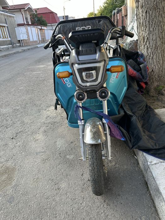 Tricicletă cu romorcă elctrică