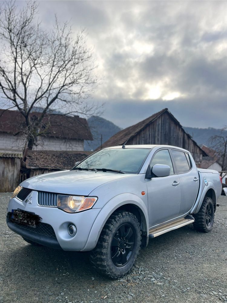 Mitsubishi l200.