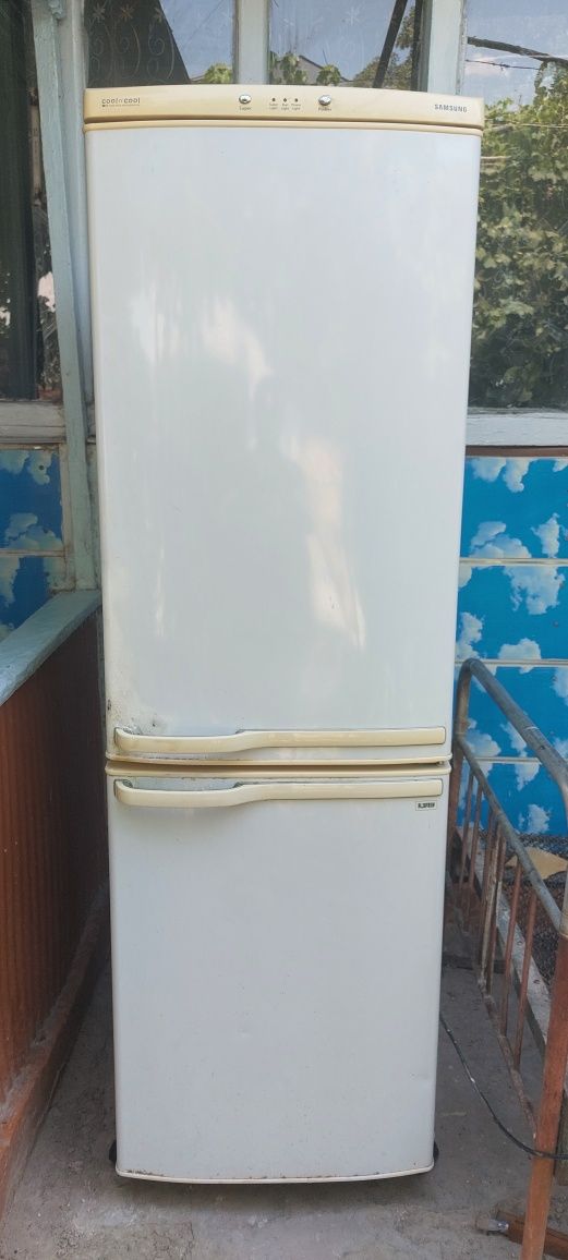 Продаётся холодильник Samsung
