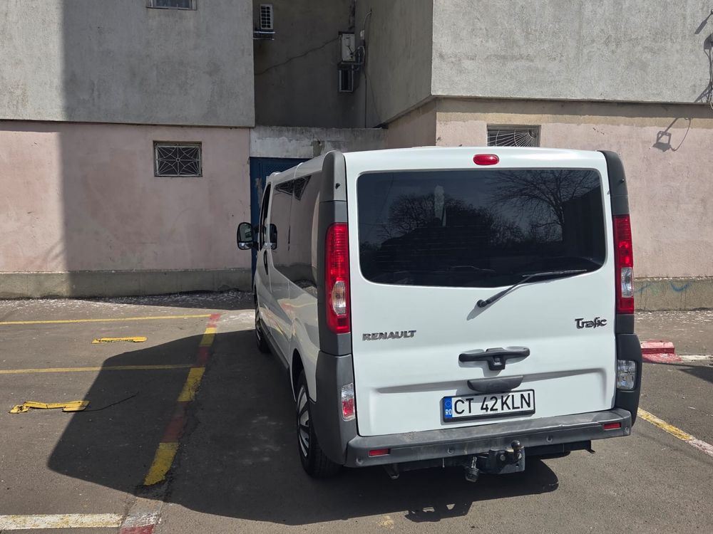 Vand Renault Trafic 2,5TDi 8+1 locuri
