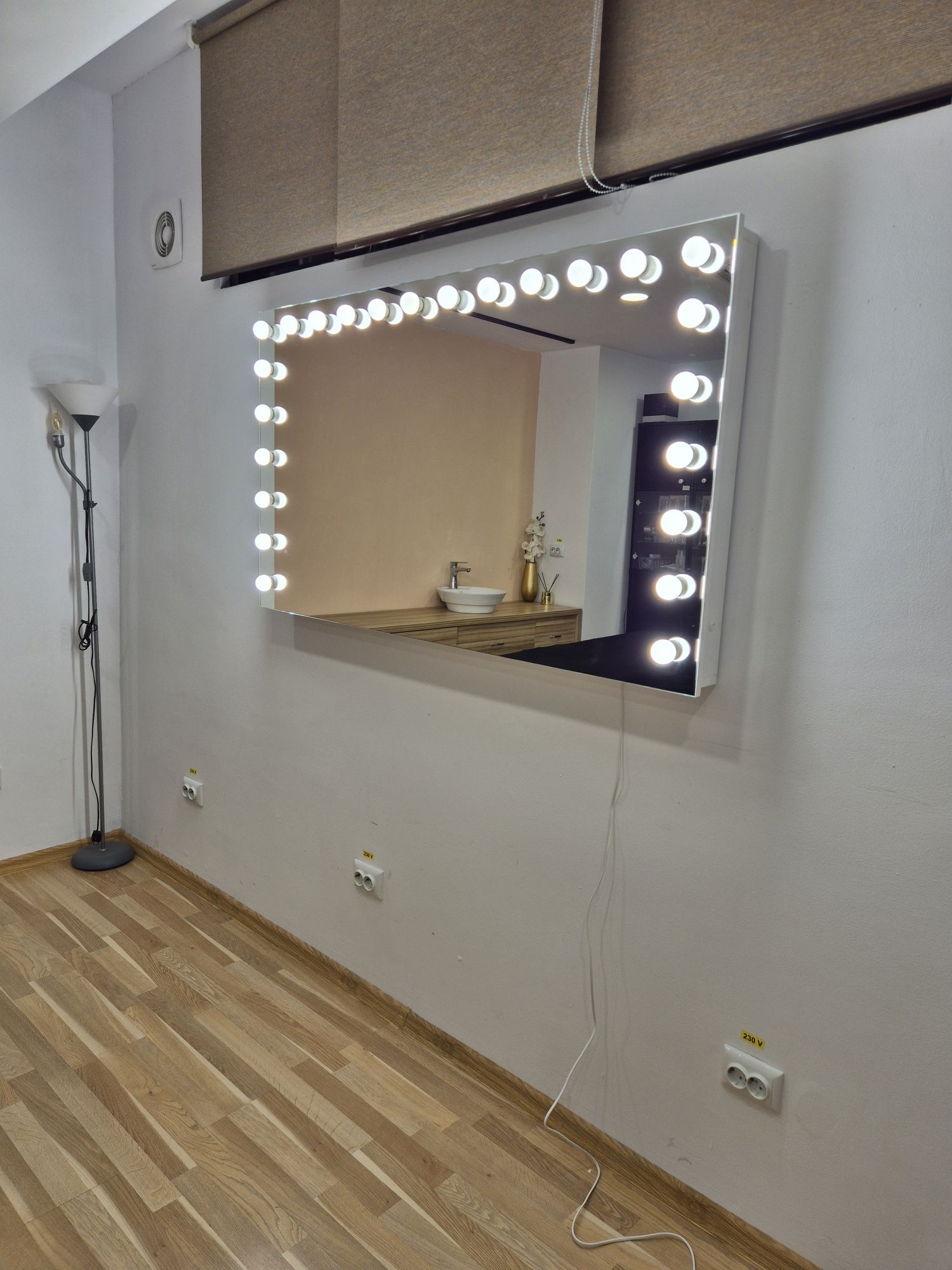 Oglinda Makeup Hollywood, machiaj, Transport si becuri incluse