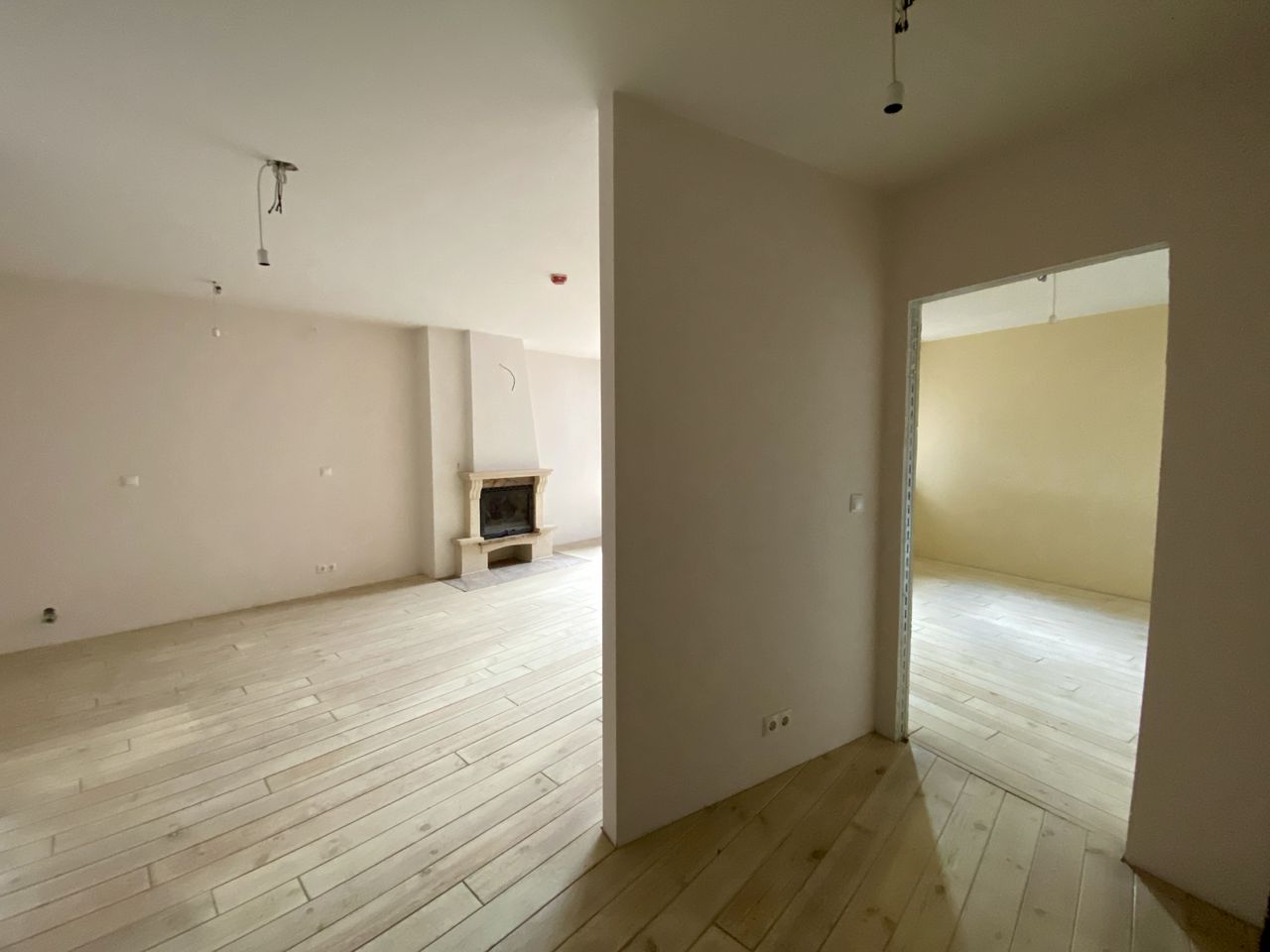 Продава се Двустаен апартамент в Разлог - 65 кв.м за 873 €/кв.м - Снимка #3