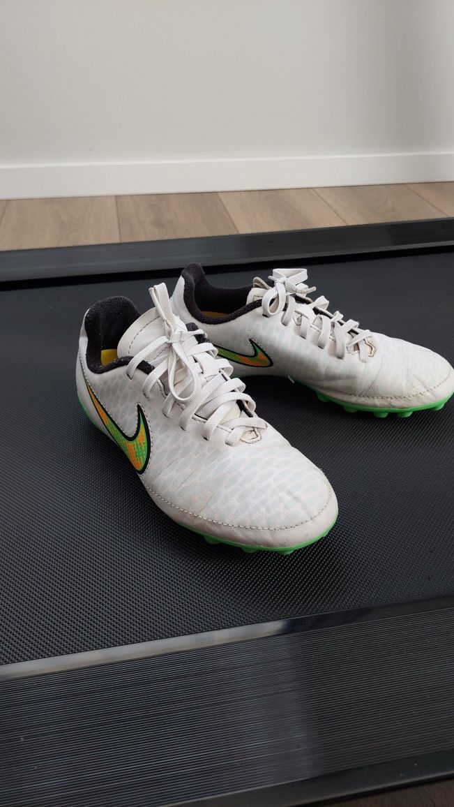 Детски обувки за футбол Nike 33,5 номер
