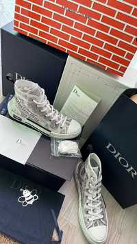 Christian Dior B23 High Top "Daniel Arsham"
Newspaper