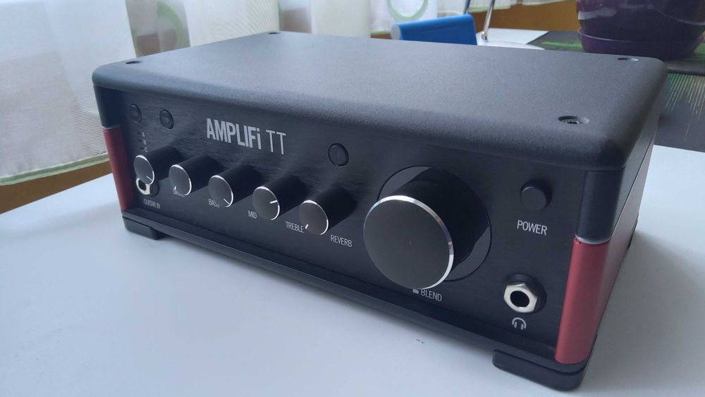 Line6 Amplifi TT - Guitar Table Top Multi-Effects Unit