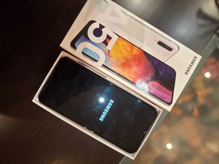 Samsung A50 , 128GB в оригинална кутия,документи и чисто нови слушалки