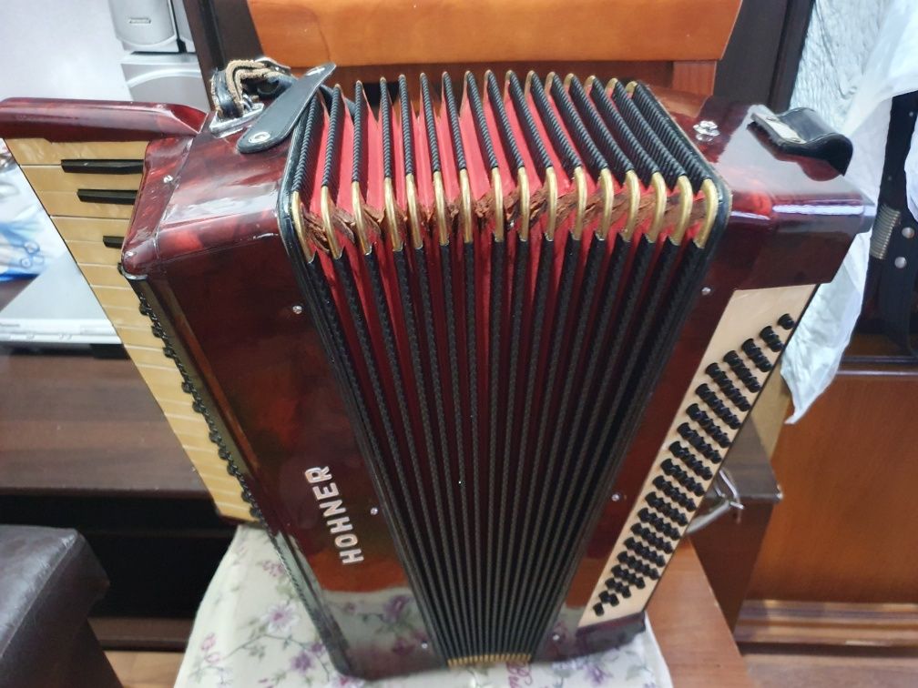 Vând Acordeon  hohner Verdi 2 în sita Acordat8.80 Brandon preț 850€