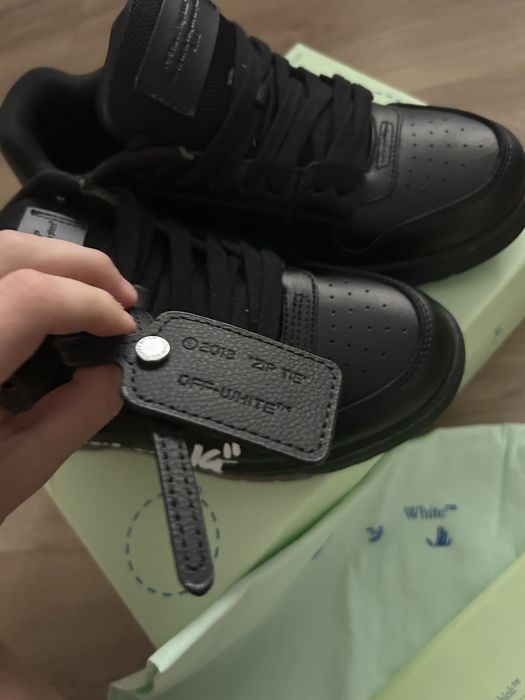 Adidasi off white out off office