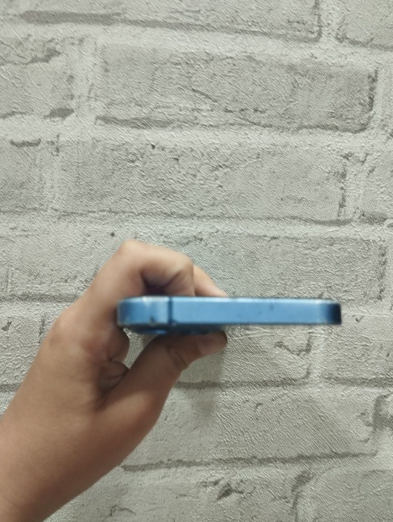 Iphone 13 blue ..
