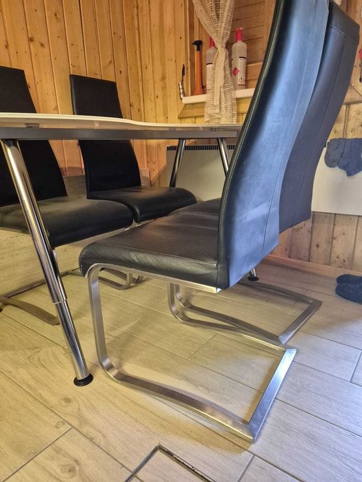 Masa si 6 bucat scauna piele