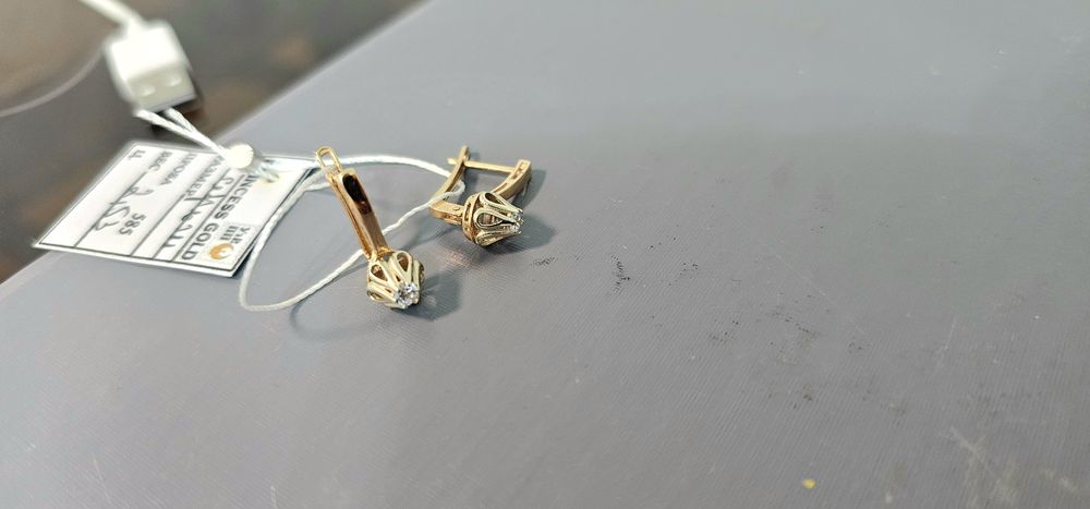 Золотое серьги розочка