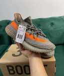Adidasi Yezzy Carbon Beluga