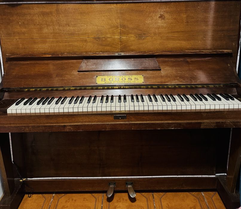 Vând Pianină muzicala