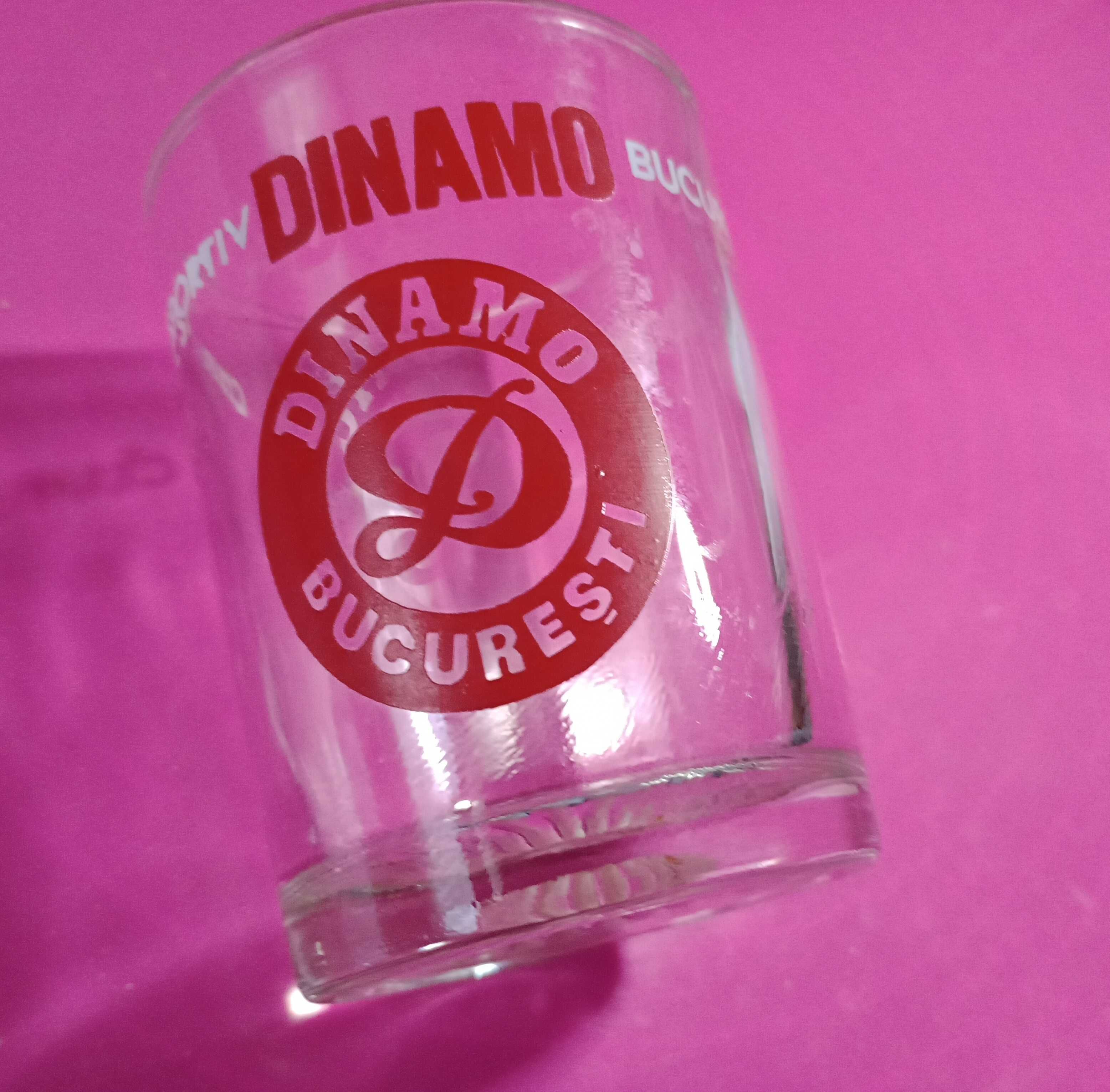 4 obiecte cu emblema clubul sportiv Dinamo Bucuresti