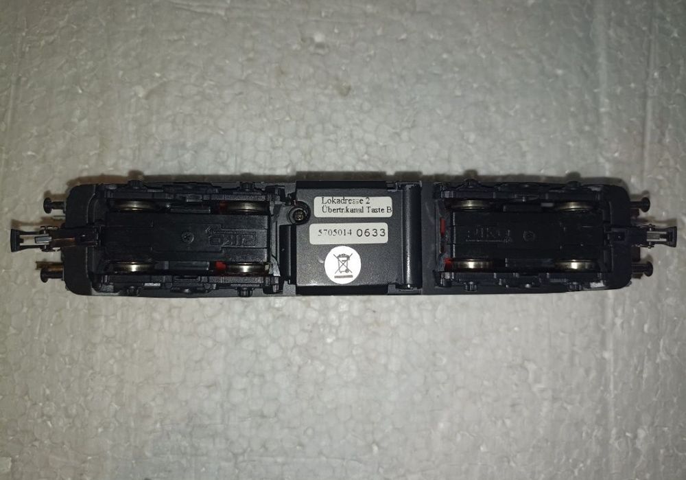 Locomotiva diesel piko BR218 

Lumini in funcție de direcția de mers
T