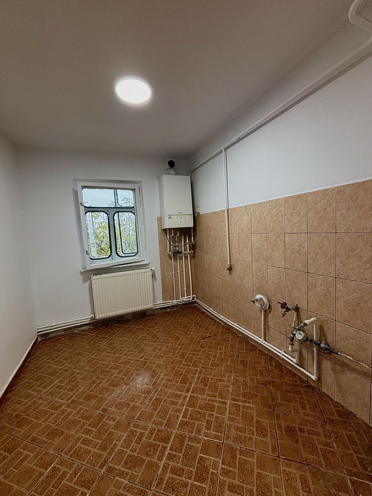 Apatrament cu 2 camere, nemobilat