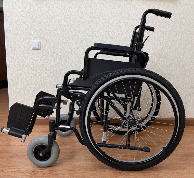 Продам новую инвалидную коляску