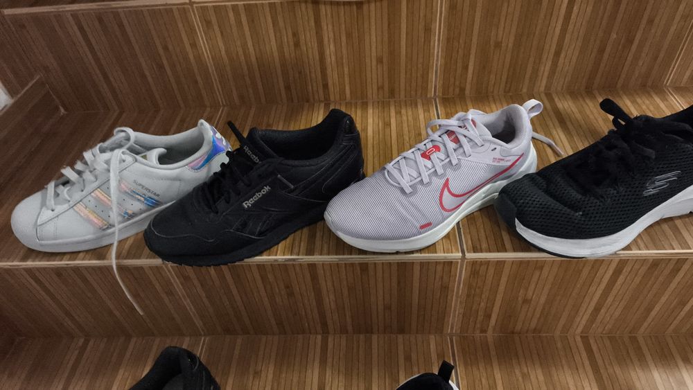 Lot de patru perechi de incaltari Nr. 38