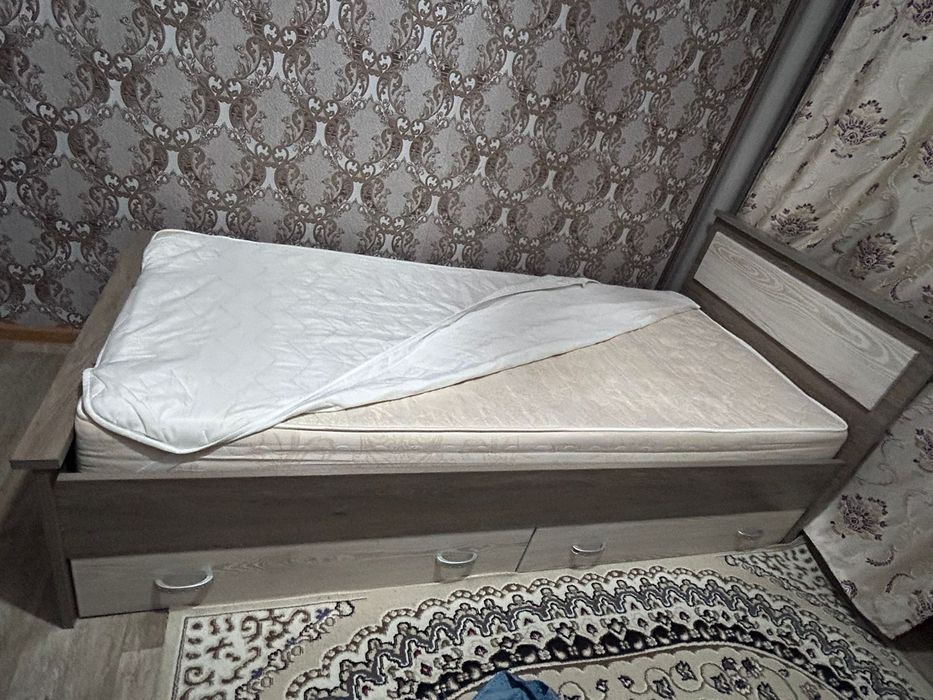 Продаю односпальную кровать с удобным матрасом.
Размер подходит как дл