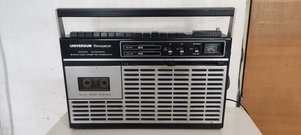 Radio casetofon Universum