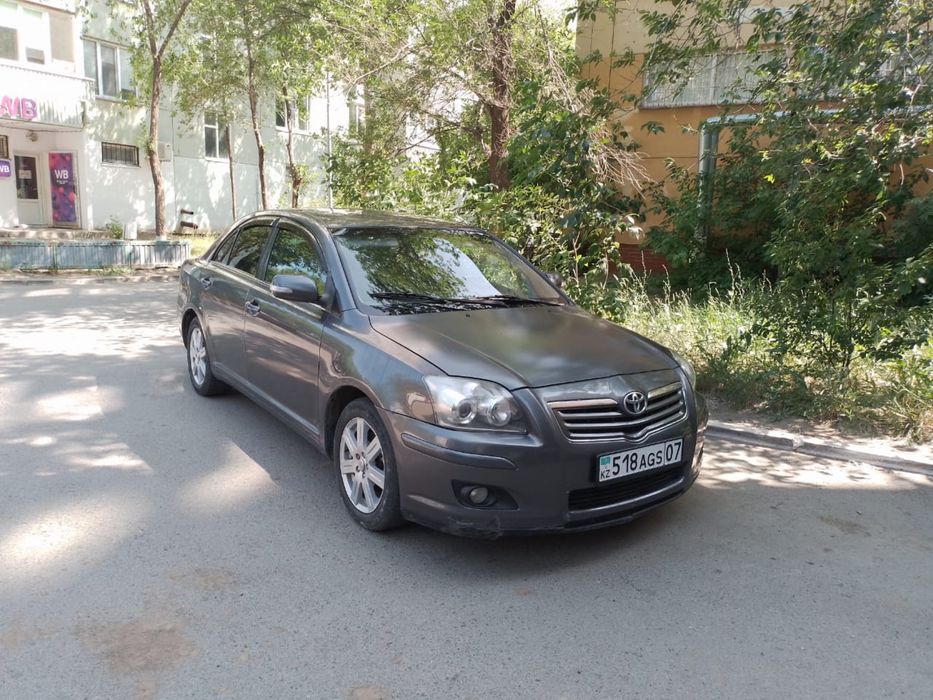 Продам машину тайота авенс