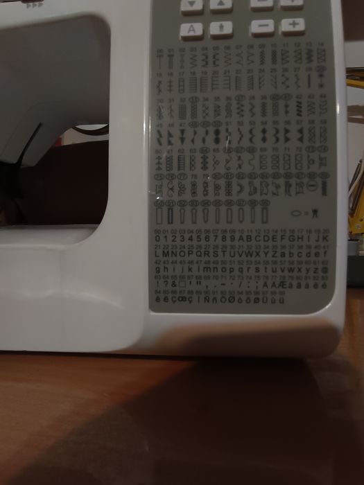 Mașină surfilat și cusut .