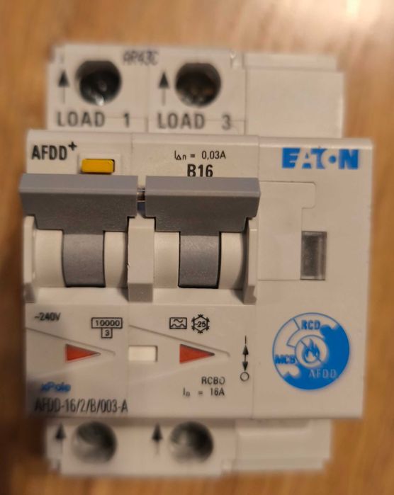 Vând siguranțe diferențiale AFDD Moeller