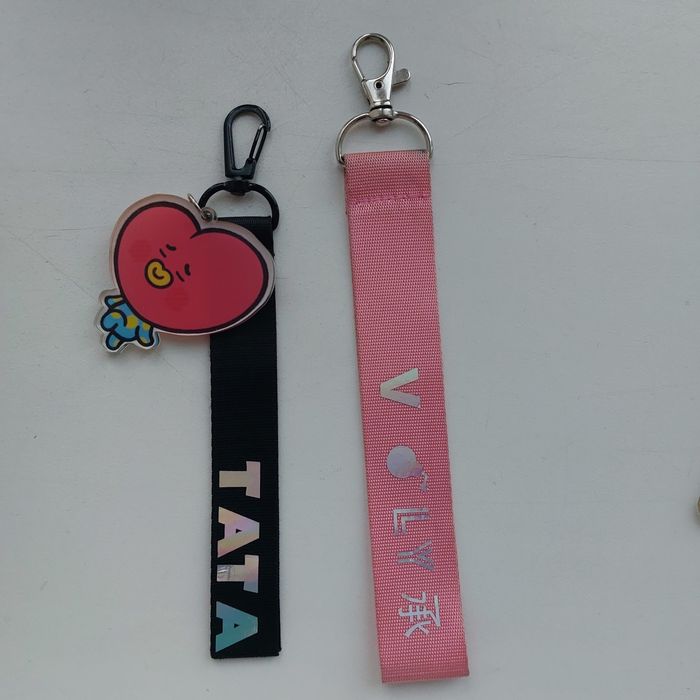 брелоки с Татой и Тэхеном