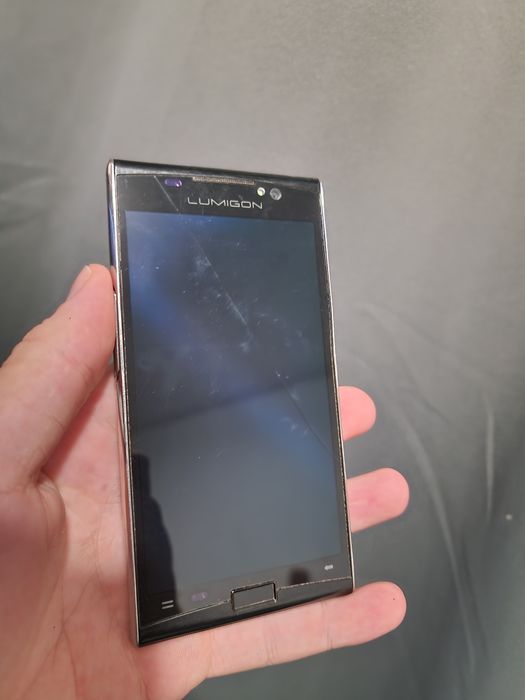 Lumigon T3 – Telefon rar, cu Night Vision, carcasă din oțel
