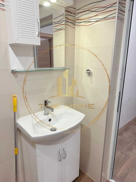 Дава се под наем Тристаен апартамент в Варна, Цветен квартал - 150 кв.м за 720 € - Снимка #14