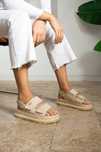 Ugg Dama . Mai multe mărimea disponibile 

37,38,39,40

220 lei 
Cu să