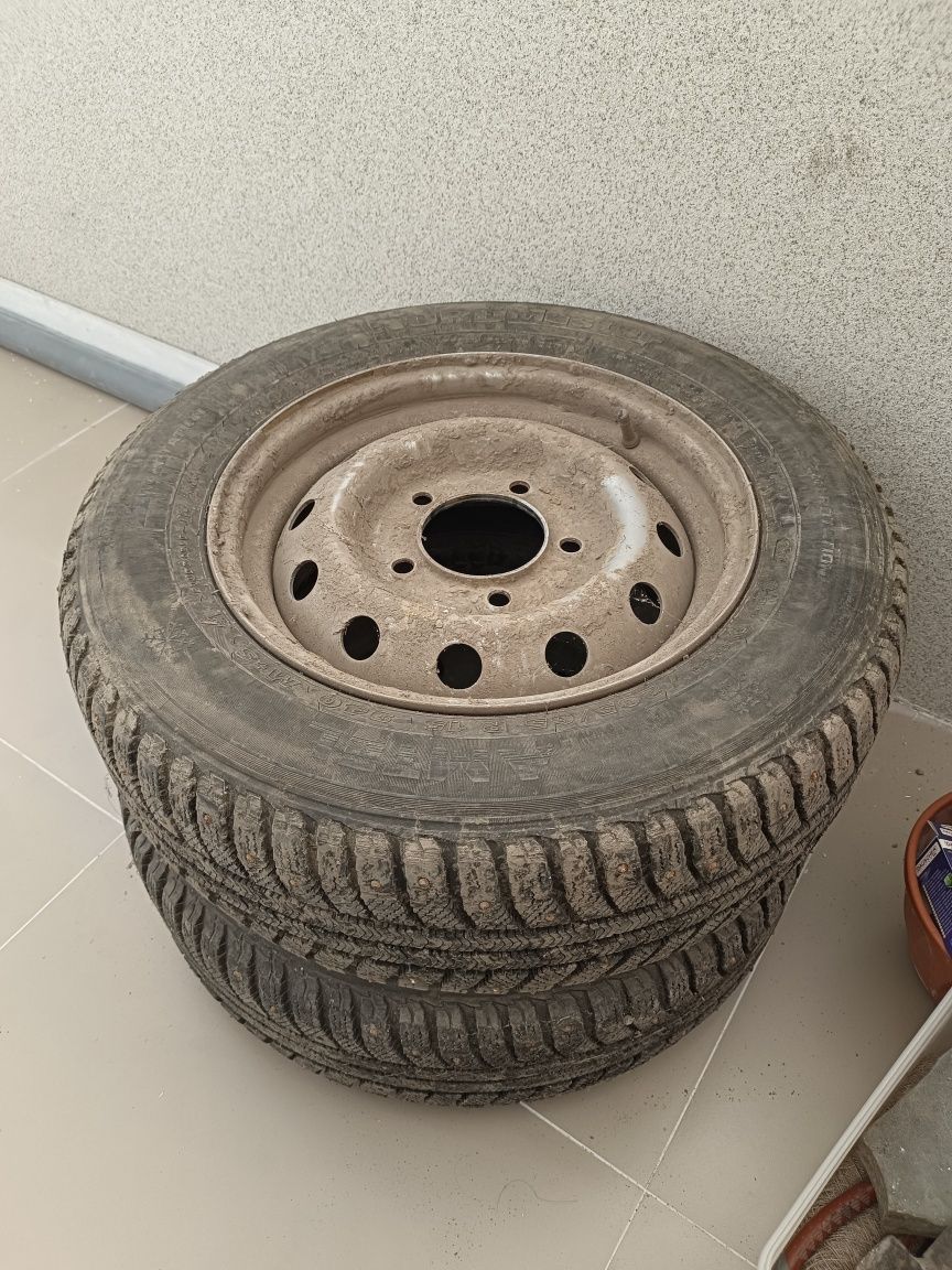 Продам шины зимние с дисками 205/65 R 15  по 20 тыс. - 2 шт.