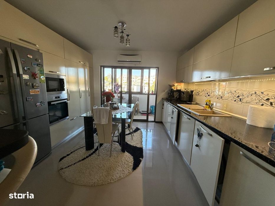 Apartament 4 camere Copou 108 mp Garaj Boxa