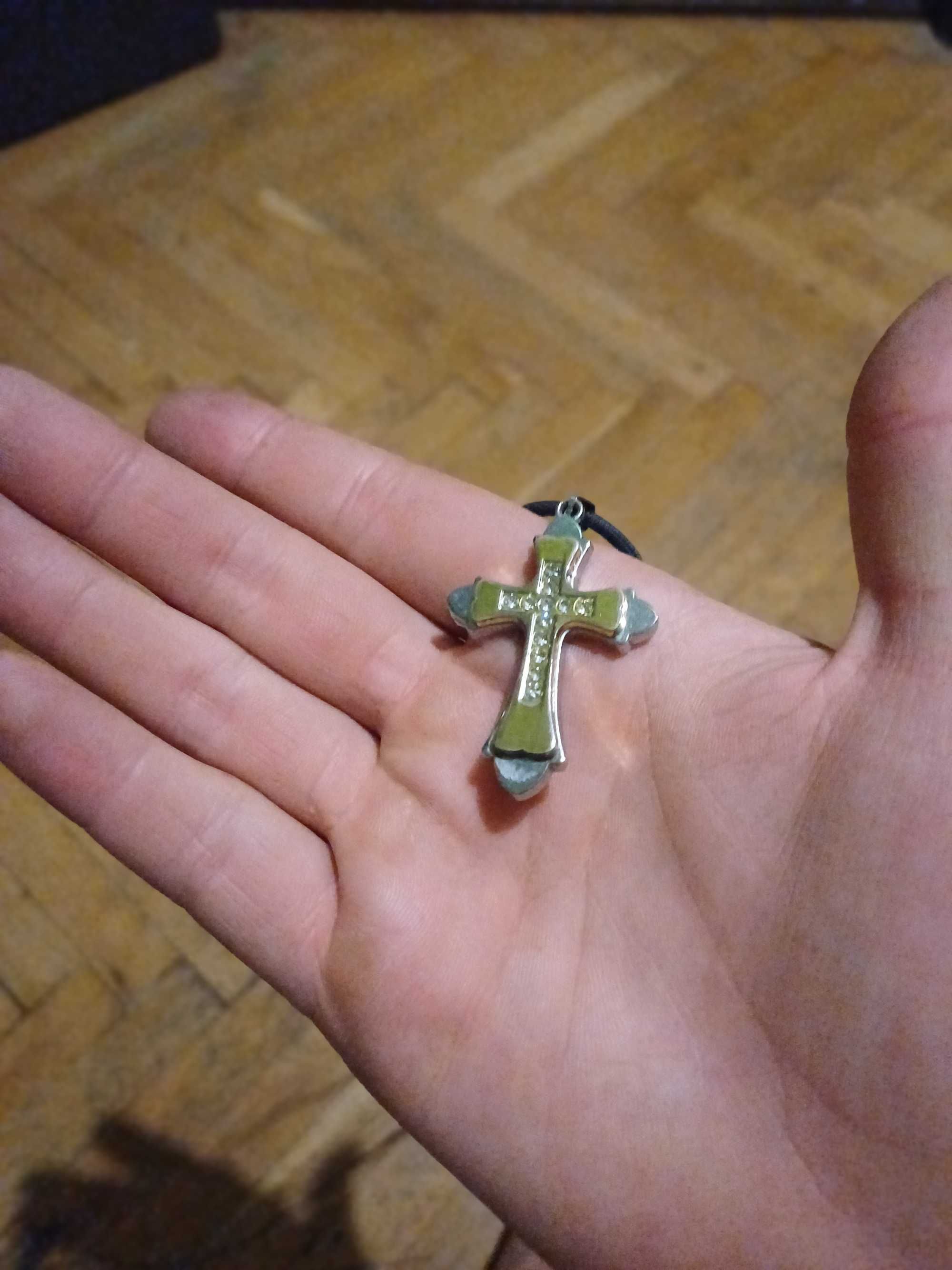 Кръст за носене на врат