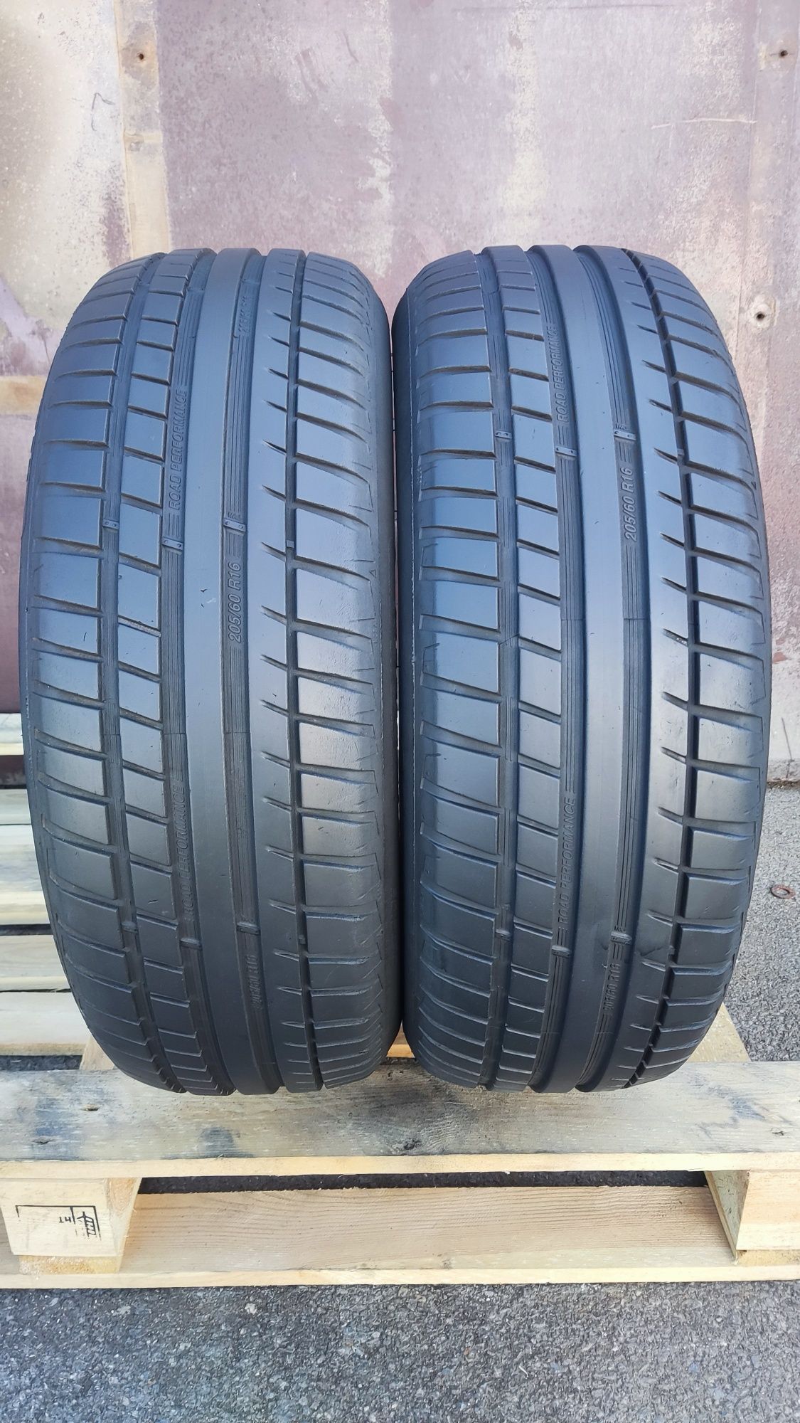 2бр. летни гуми 205/60/16 Riken Road Performance 
dot22
6.99mm
Добро с